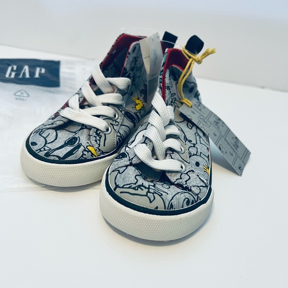 Baby Gap Snoopy Sneakers (NWT) size 7 - Picture 2 of 3